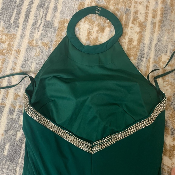 NWT MAC DUGGAL HALTER RHINESTONE ACCENTED EVENING GOWN - Picture 13 of 15